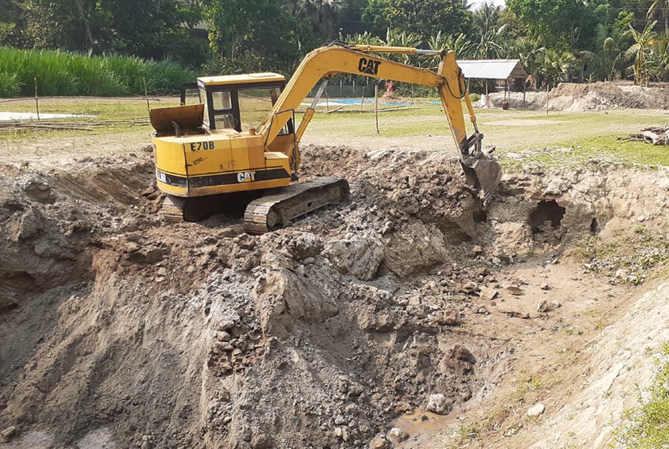 সালথায় ফসলি জমির মাটি কেটে বিক্রির হিড়িক