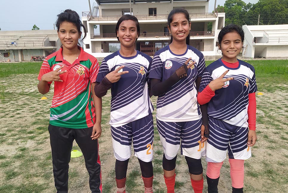 পর্তুগালে যাওয়ার স্বপ্নপূরণ হচ্ছে পালিচড়ার ৪ নারী ফুটবলারের