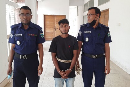 স্কুলছাত্রীর গোসলের ভিডিও করে ব্ল্যাকমেইলের চেষ্টা, অতঃপর...