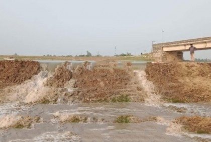 তলিয়ে গেছে হাওরের ফসল, বাড়ছে কৃষকদের কান্না

