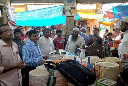 ভ্রাম্যমাণ আদালতের অভিযানে নবীনগরে ৫ দোকানিকে জরিমানা