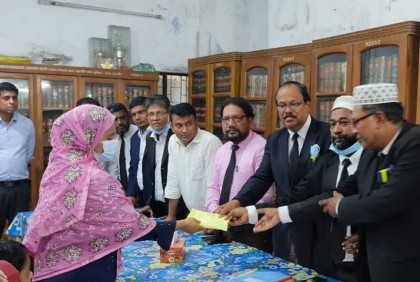 মুন্সীগঞ্জে প্রয়াত ৬ আইনজীবীর পরিবারকে আর্থিক সহায়তা 