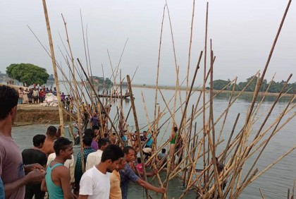 টাংনির হাওরের বাঁধ রক্ষায় লড়ে যাচ্ছেন কৃষকরা