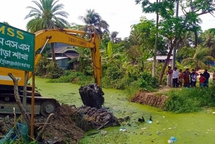 কলাপাড়ায় জীন খাল উদ্ধারে নেমেছে প্রশাসন