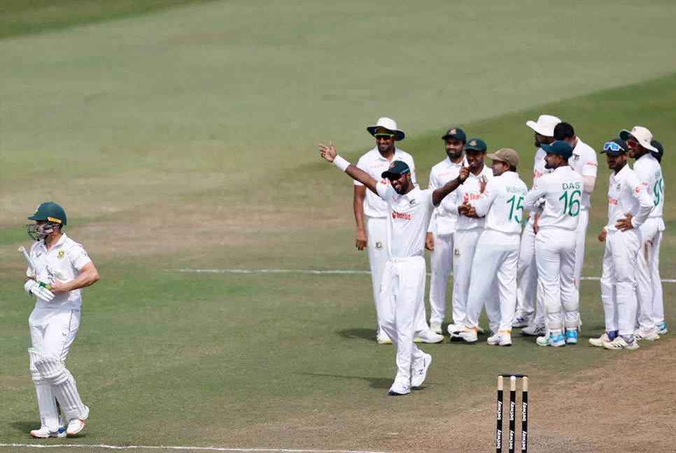 শুক্রবার মুখরক্ষার লড়াইয়ে নামছে মুমিনুল বাহিনী