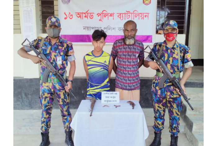 টেকনাফে অস্ত্র ও গুলিসহ দুই রোহিঙ্গা ডাকাত আটক