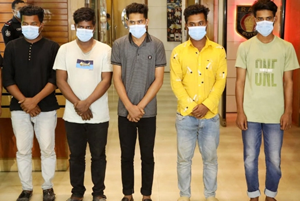 চাঁদা না পেলেই গুলি করতেন তারা 

