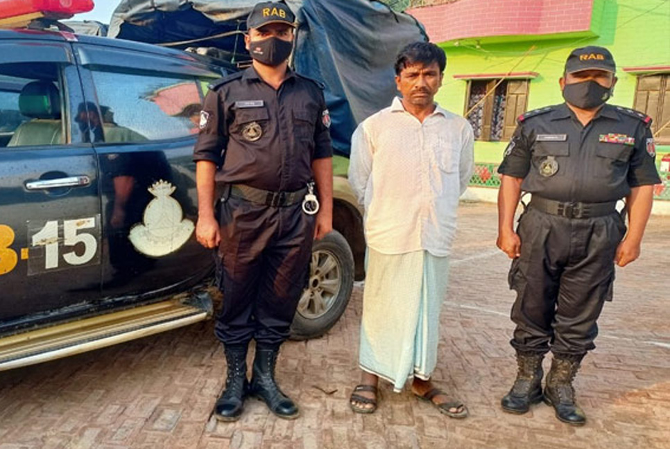 সীমান্ত থেকে আড়াই লাখ পিস ইয়াবাসহ আটক ১
