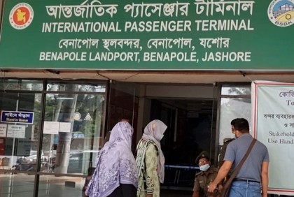 বেনাপোল দিয়ে কেবল ‘নতুন পর্যটক ভিসাধারীরা’ই ভারতে যেতে পারছেন