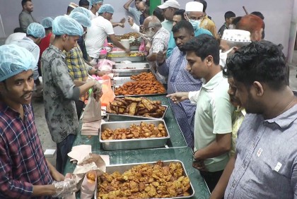 বরিশালে ইফতারির বাজারে নতুনত্ব নেই
