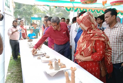 পাকুন্দিয়ায় প্রত্নবস্তুর প্রদর্শনী
