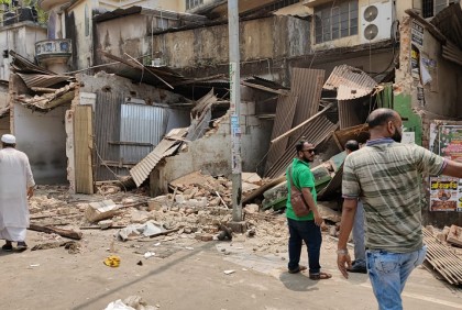 চট্টগ্রাম সিটি কলেজের সামনের ২৯ অবৈধ দোকান উচ্ছেদ