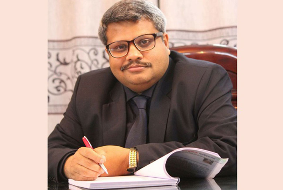 ‘আমার স্ত্রী বাড়ির বাইরে যেতে পারে না, সবাই চোরের বউ বলে’