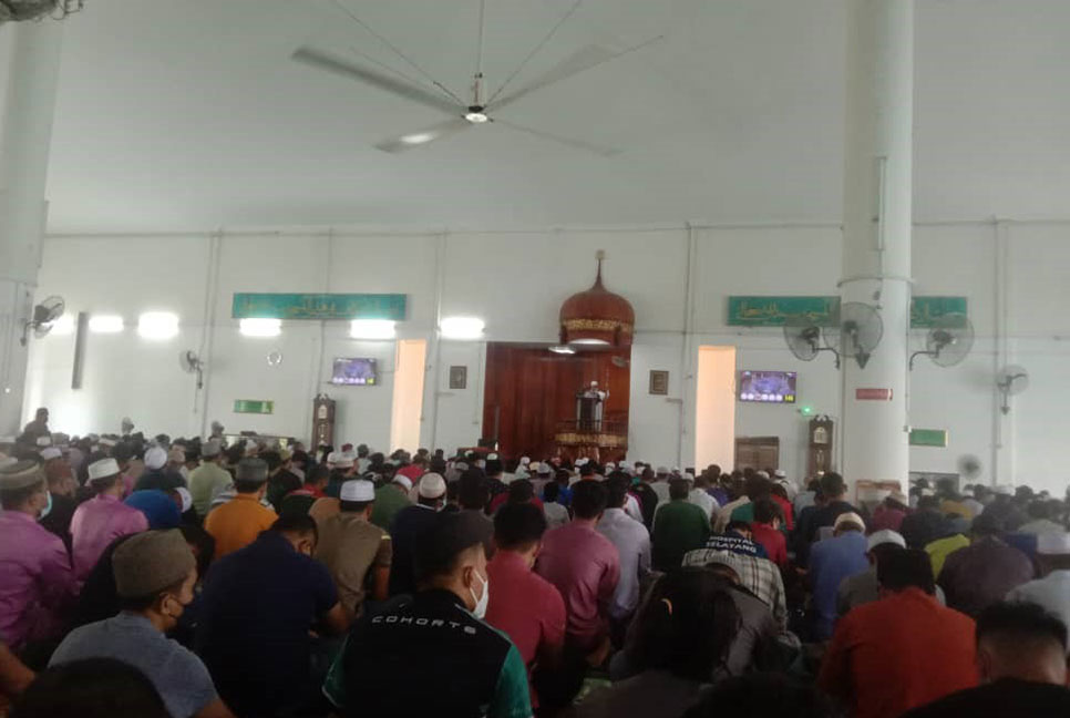 রমজানের প্রথম জুমা, মালয়েশিয়ার মসজিদে মুসল্লিদের ভিড়