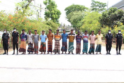 সুন্দরবনে বিষ দিয়ে মাছ শিকার, গ্রেফতার ১২ 