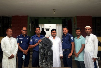 পুকুর খননের সময় বিষ্ণু মূর্তি উদ্ধার