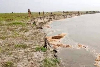 ইসলামপুরে যমুনার বাম তীর সংরক্ষণ বাঁধে ধস