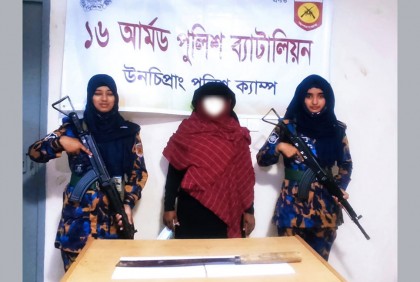 রোহিঙ্গা ক্যাম্পে ঘুমন্ত স্বামীকে কুপিয়ে হত্যা, স্ত্রী আটক