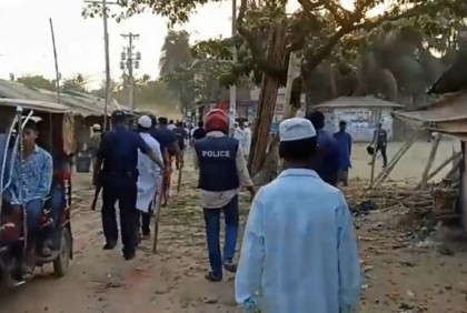 মাইকে ঘোষণা দিয়ে দুই গ্রামবাসীর সংঘর্ষ, পুলিশসহ আহত ২০