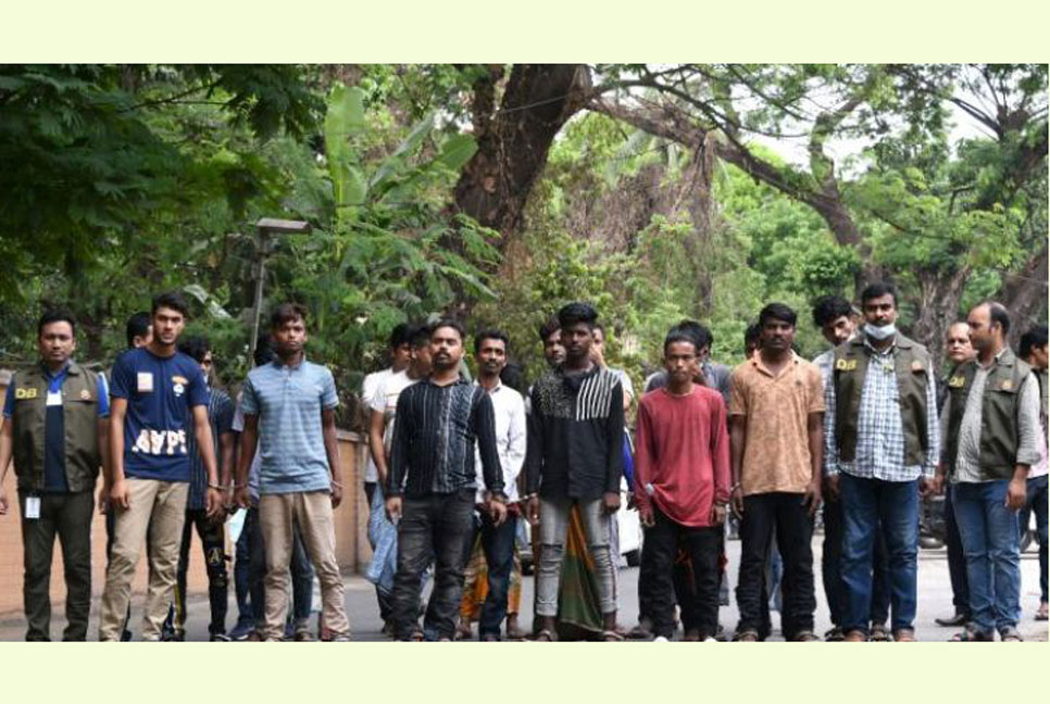 রাজধানীতে দেশীয় অস্ত্রসহ ছিনতাই চক্রের ২৭ সদস্য গ্রেফতার
