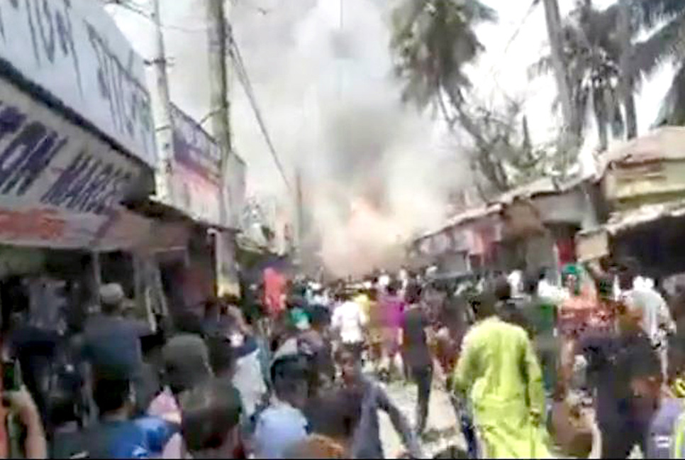 লক্ষ্মীপুরের রামগঞ্জে আগুন পুড়ল ৬ দোকান

