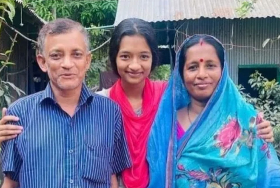 অভাবের সংসারে মেডিকেলে সুযোগ পেলেন পান বিক্রেতার মেয়ে