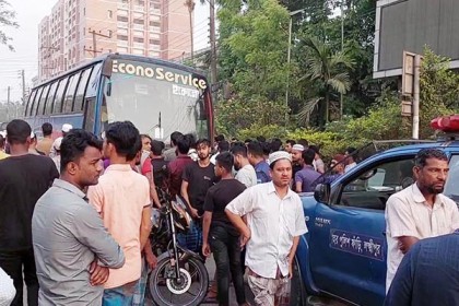 লক্ষ্মীপুরে বাসের ভেতরে ঘুমন্ত সুপারভাইজারকে পিটিয়ে হত্যা