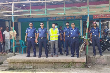 মোরেলগঞ্জে একই স্থানে আওয়ামী লীগ-বিএনপির পাল্টা কর্মসূচি, পুলিশ মোতায়েন