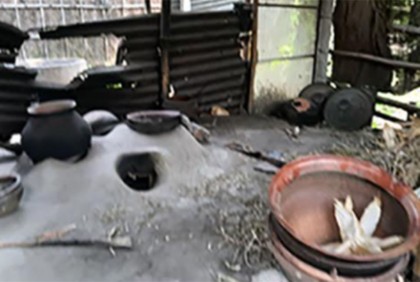 মানিকগঞ্জ থেকে হারিয়ে যাচ্ছে হাতে ভাজা মুড়ি