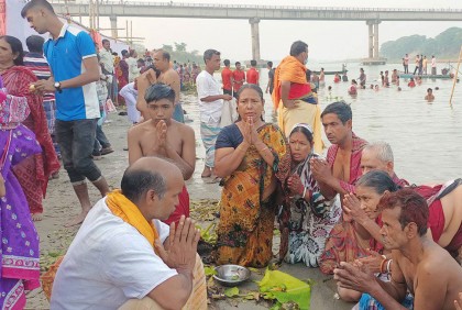 ব্রহ্মপুত্র নদে অষ্টমী স্নান