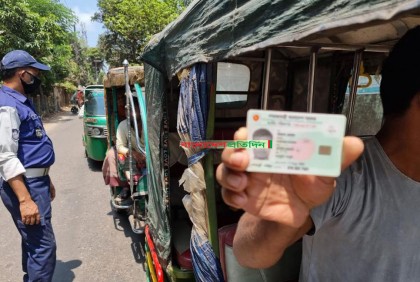 টেকনাফে রোহিঙ্গা চালকদের নিয়ন্ত্রণে ট্রাফিক পুলিশের অভিযান

