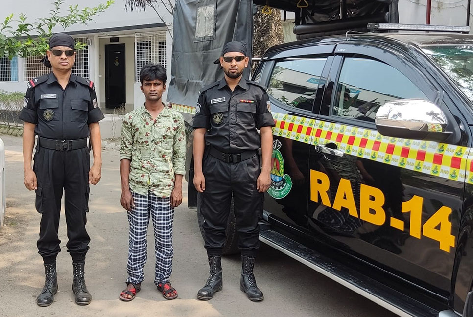শিশু ধর্ষণচেষ্টা মামলার আসামি র‌্যাবের হাতে গ্রেফতার 