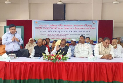 কালিয়াকৈরে ৭০ লক্ষ টাকার চেক বিতরণ