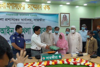 মেডিকেলে সুযোগ পাওয়া জেলেকন্যা মারুফার দায়িত্ব নিলেন ডিসি
