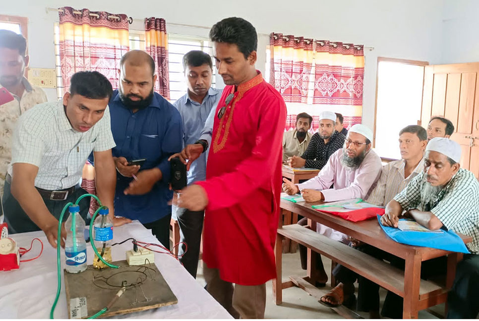 কলাপাড়ায় হাতে-কলমে বিজ্ঞান প্রশিক্ষণ সম্পন্ন 
