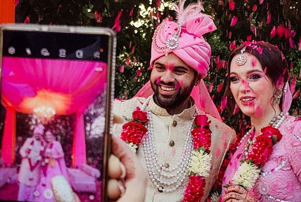 ইউক্রেনীয় কন্যা-ভারতীয় বর: যুদ্ধ ‘আশীর্বাদ’ জানিয়েছে যাদের!