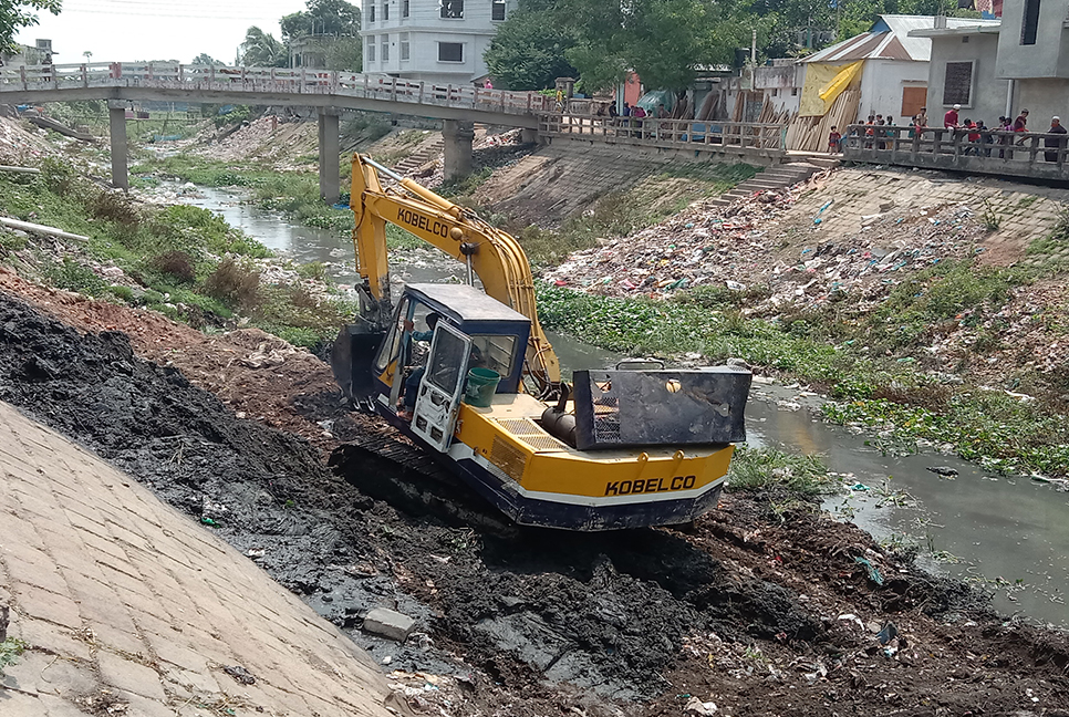 ব্রাহ্মণবাড়িয়া টাউন খালের পরিষ্কার-পরিচ্ছন্নতা কার্যক্রম শুরু