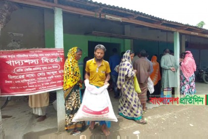 পঞ্চগড়ে খাদ্যবান্ধব কর্মসূচিতে কার্ড নবায়নে অনিয়মের অভিযোগ 