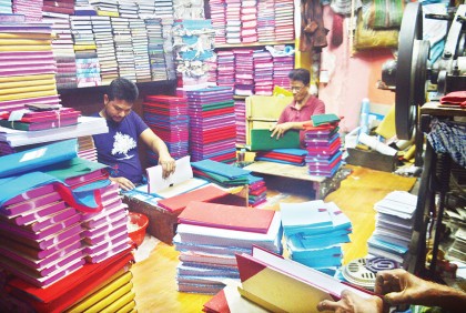 প্রযুক্তির ভিড়ে হারিয়ে যাচ্ছে হালখাতা   