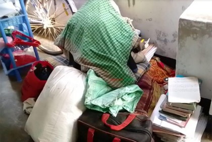 রাতে হুমকি দিয়ে সকালে হল ছাড়া করলো ছাত্রলীগ!