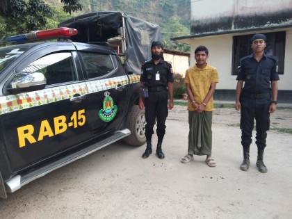 টেকনাফে ১০ হাজার ইয়াবাসহ আটক ১