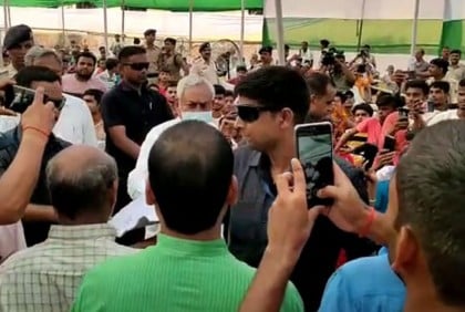 বিহারের মুখ্যমন্ত্রীর সভায় বিস্ফোরণ!