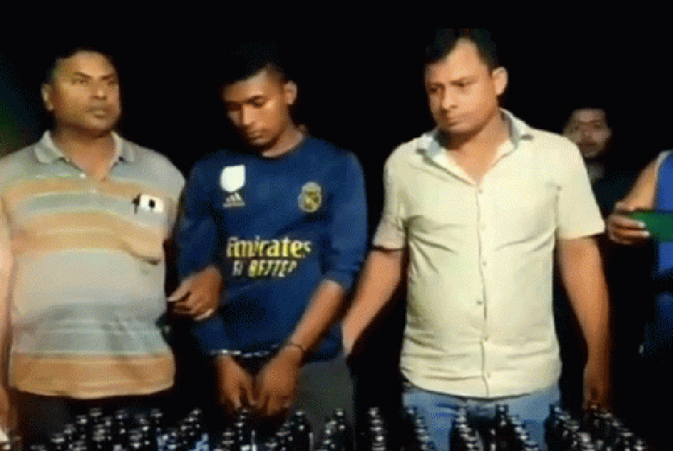 নাটোরে ফেন্সিডিলসহ যুবক আটক