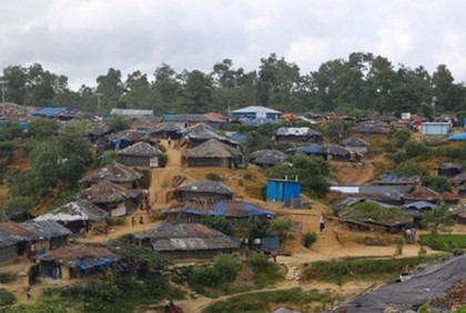 উখিয়ায় রোহিঙ্গা শিবিরে দুর্বৃত্তদের হামলায় আহত ২