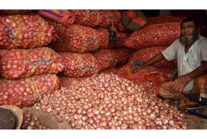 বগুড়ায় ১০০ টাকায় মিলছে ৫ কেজি পিয়াজ
