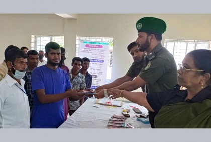ঝালকাঠিতে আনসার সদস্যদের ভাতা প্রদান