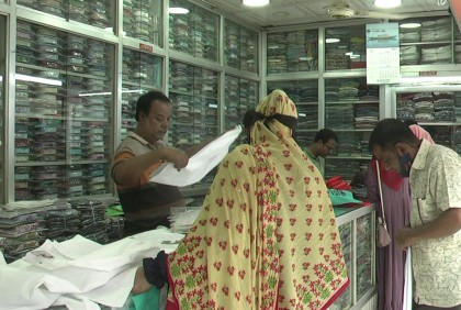 
নেত্রকোনায় ‌‘ক্রেতা শূন্য’ স্থানীয় ঈদের বাজার 