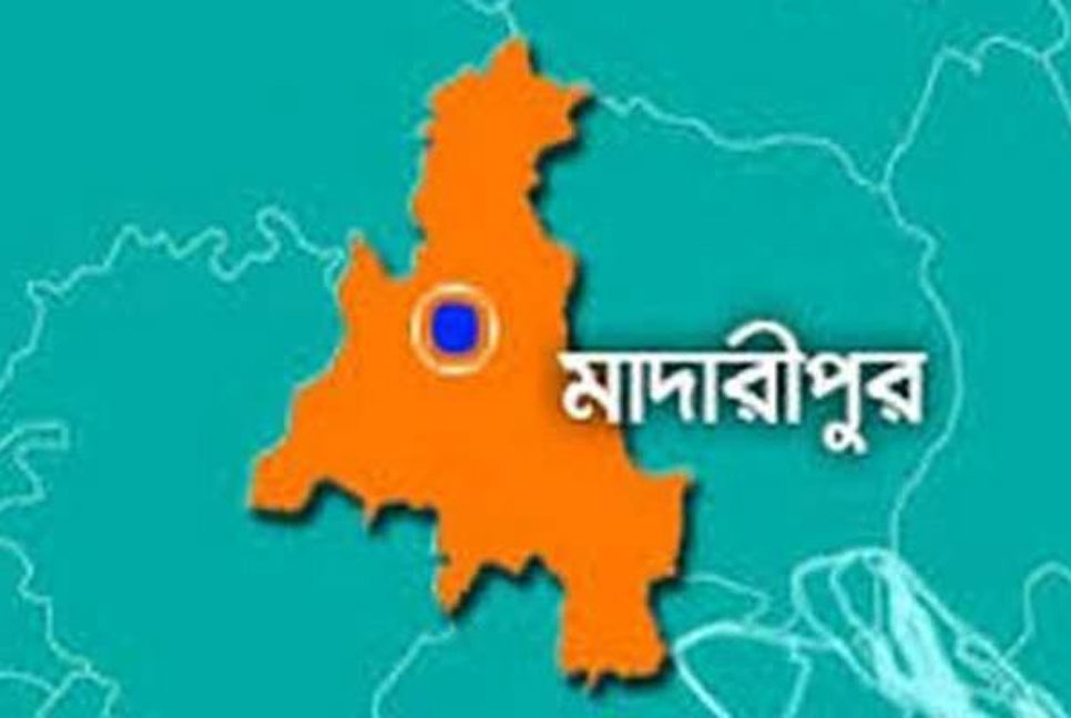 চাকার নিচে কুকুর, ভ্যান উল্টে দুই কিশোর নিহত

