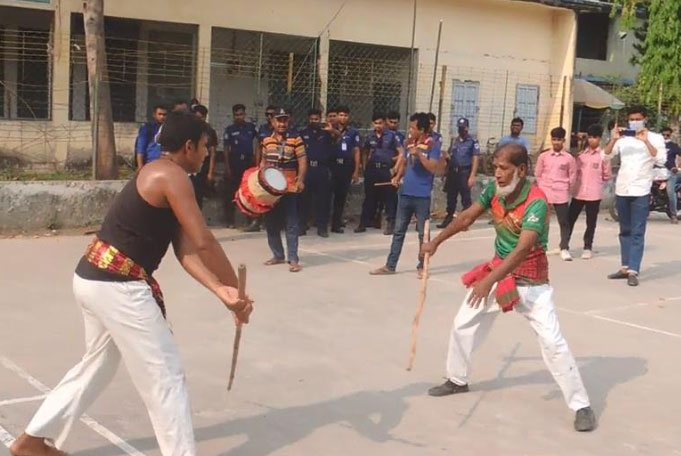 ঝিনাইদহে নববর্ষ উপলক্ষে শোভাযাত্রা ও লাঠিখেলা