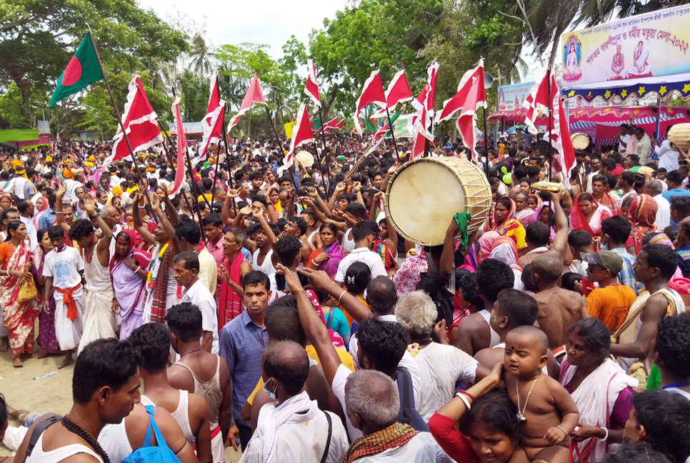 মোরেলগঞ্জে মতুয়া মেলায় হাজারো ভক্তের ঢল

